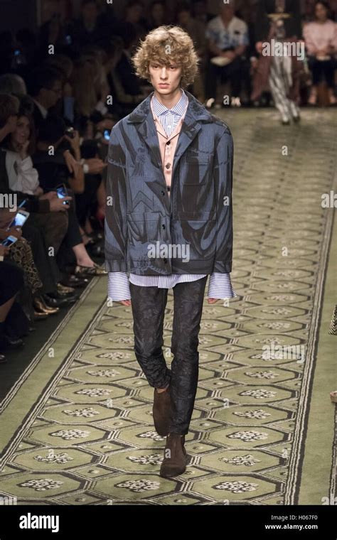 LFW: Burberry SS17 